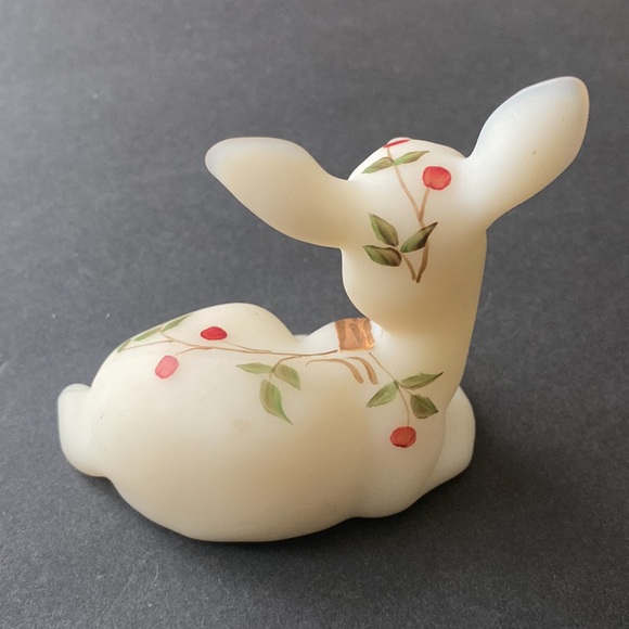 Vintage Fenton Deer Twining Ivory Satin Glass Christmas Hand Painted Gold Collar - Picture 4 of 9